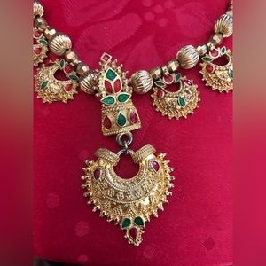 Necklace gold tone red and green